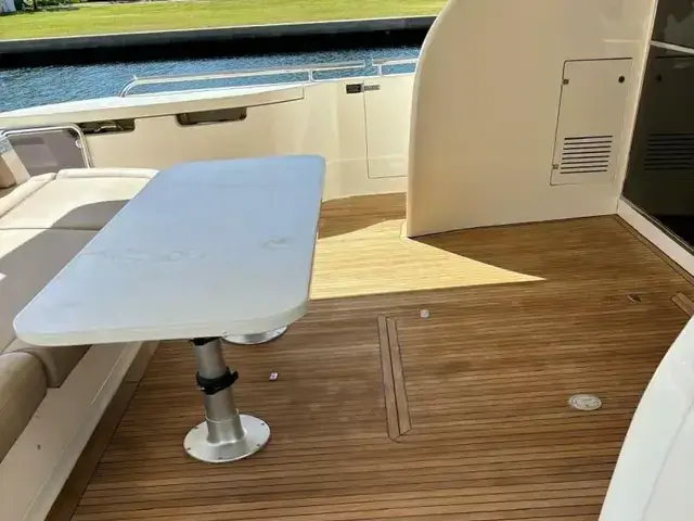 Ferretti Yachts 800