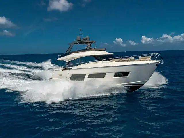 Ferretti Yachts 670