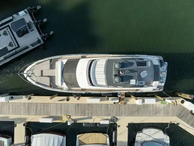 Ferretti Yachts 670