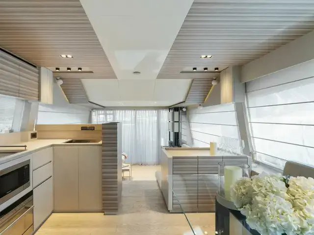 Ferretti Yachts 670