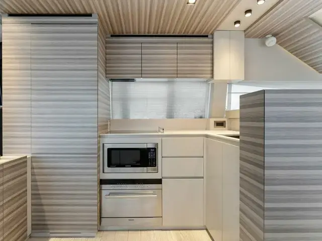 Ferretti Yachts 670