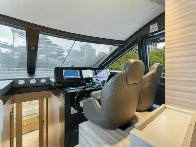 Ferretti Yachts 670