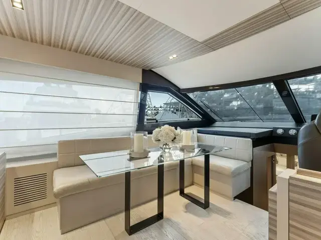 Ferretti Yachts 670