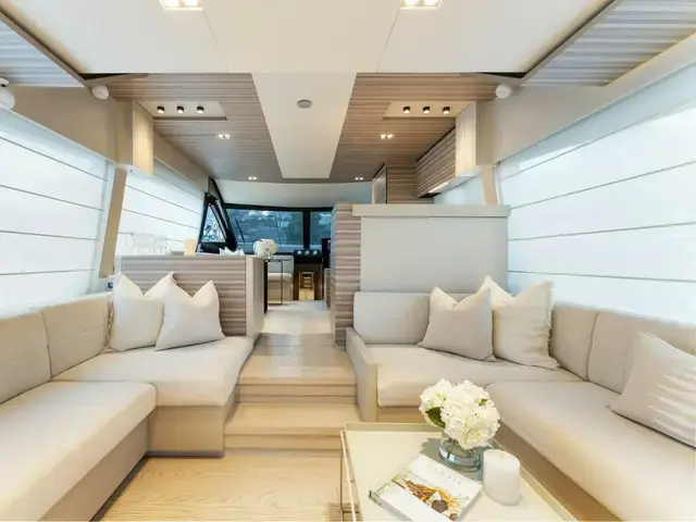 Ferretti Yachts 670