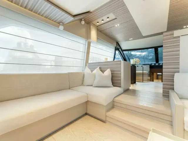 Ferretti Yachts 670