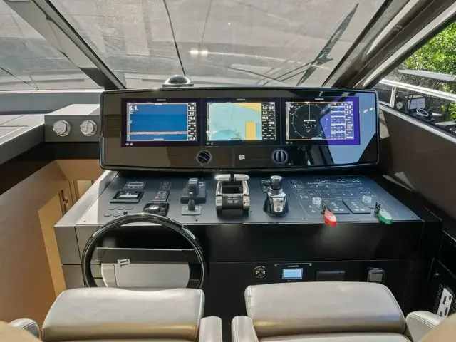 Ferretti Yachts 670