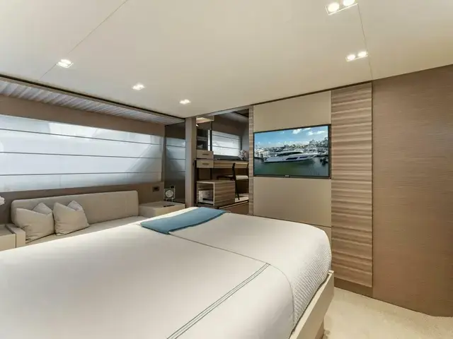 Ferretti Yachts 670