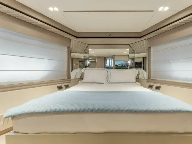 Ferretti Yachts 670