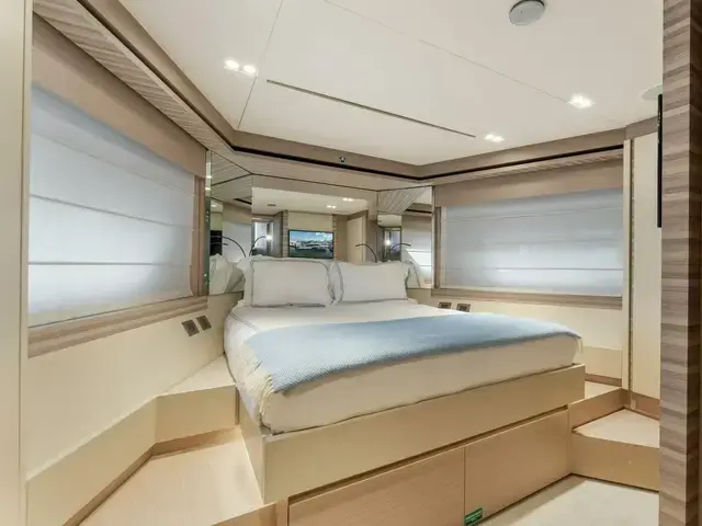 Ferretti Yachts 670