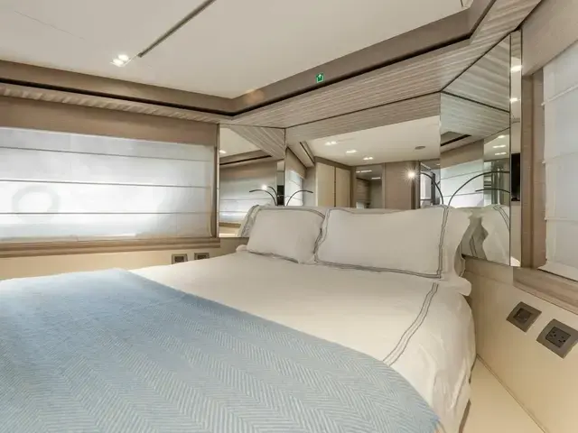 Ferretti Yachts 670