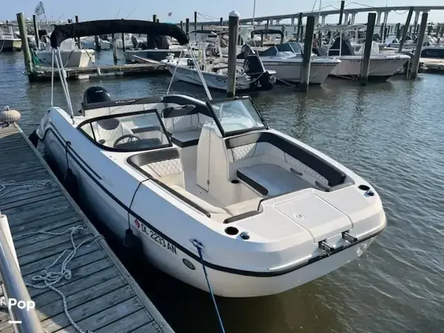 Bayliner DX 2200