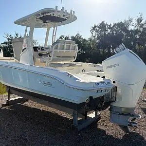 2022 Boston Whaler 220 Dauntless