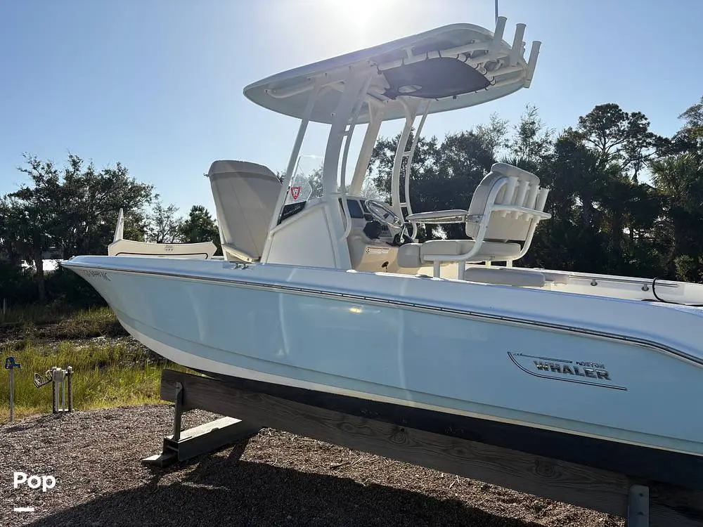 2022 Boston Whaler 220 dauntless