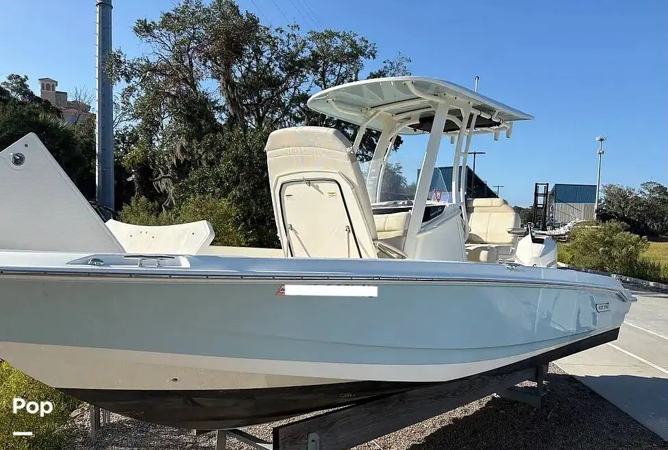 2022 Boston Whaler 220 dauntless