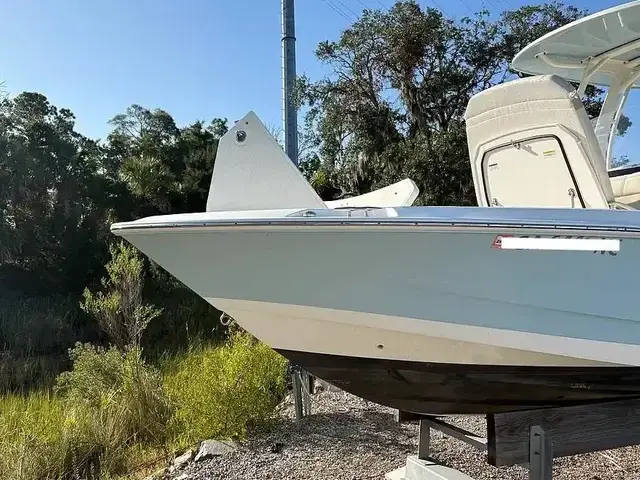 Boston Whaler 220 Dauntless