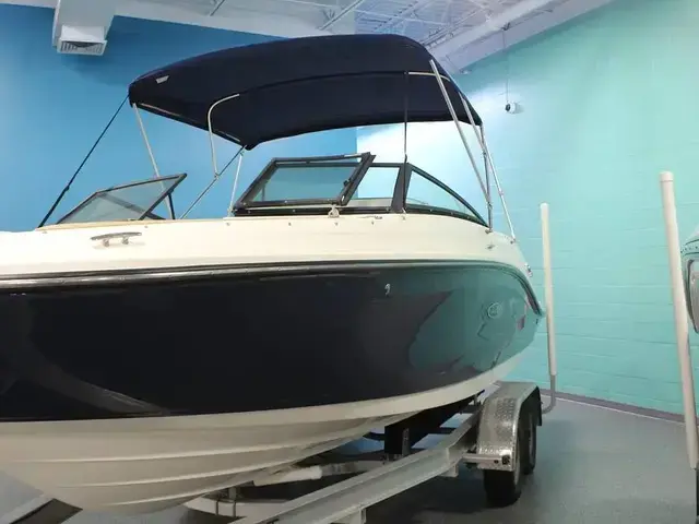 Sea Ray 230 Spx