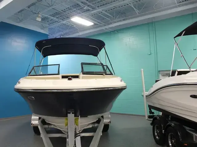 Sea Ray 230 Spx