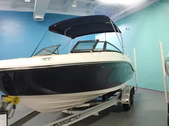 Sea Ray 230 Spx