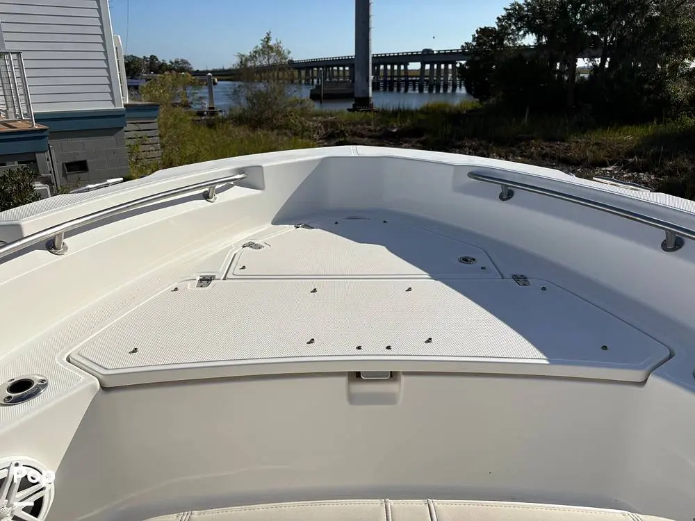 2022 Boston Whaler 220 dauntless