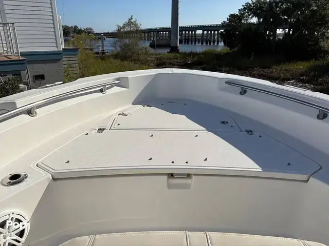 Boston Whaler 220 Dauntless