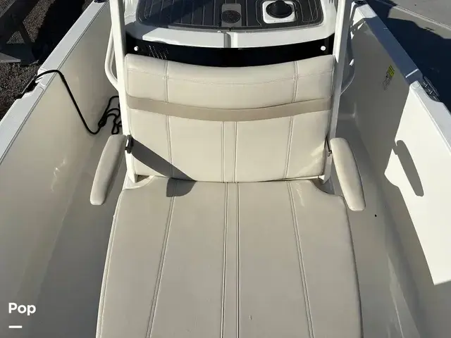 Boston Whaler 220 Dauntless