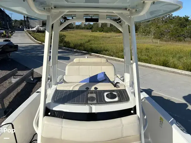 Boston Whaler 220 Dauntless