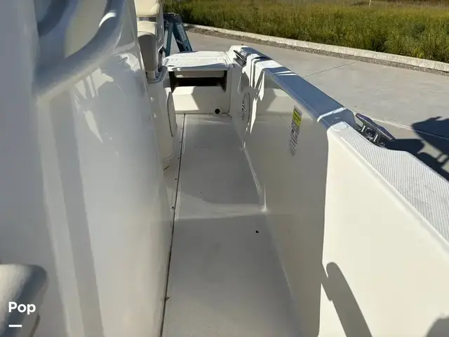 Boston Whaler 220 Dauntless