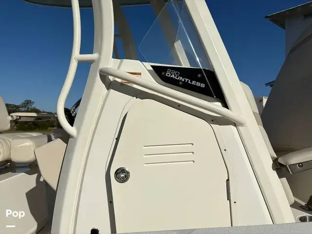 Boston Whaler 220 Dauntless