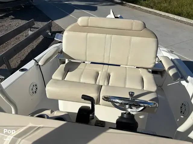 Boston Whaler 220 Dauntless