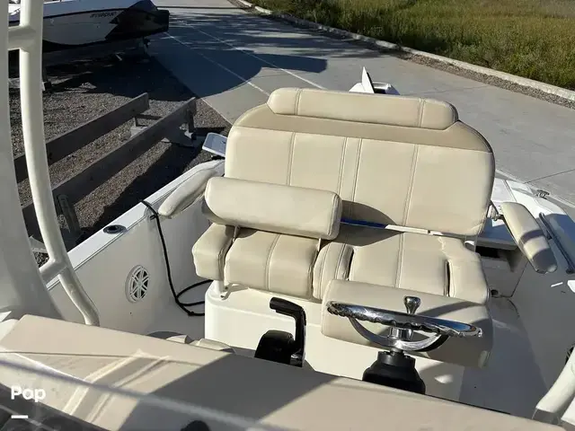 Boston Whaler 220 Dauntless