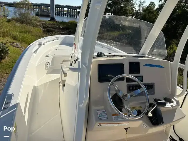 Boston Whaler 220 Dauntless