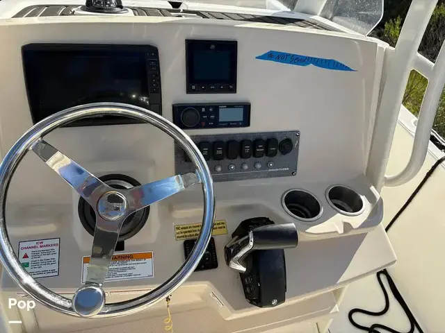 Boston Whaler 220 Dauntless