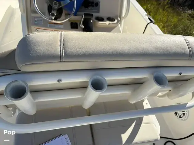 Boston Whaler 220 Dauntless