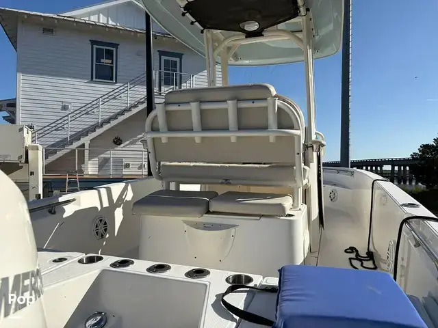 Boston Whaler 220 Dauntless