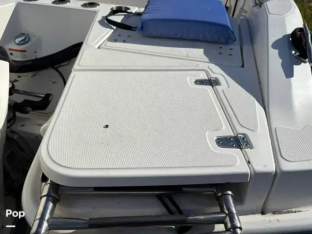 Boston Whaler 220 Dauntless