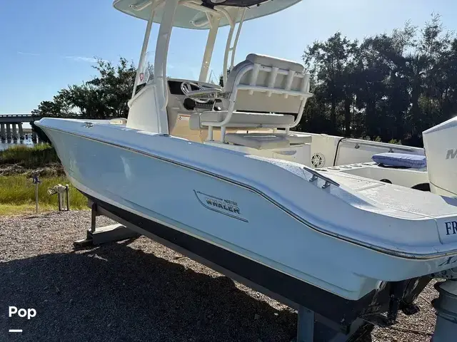 Boston Whaler 220 Dauntless