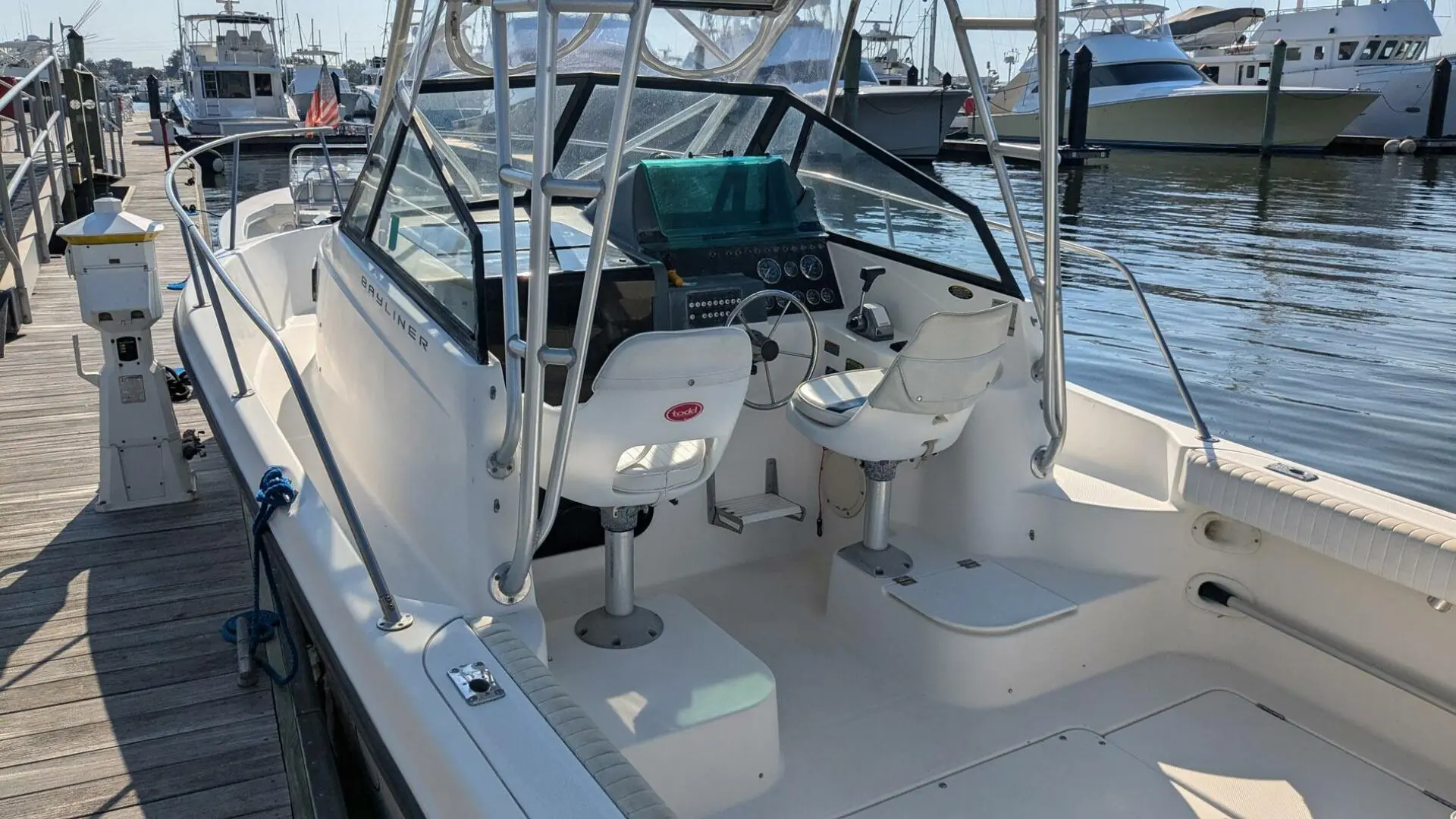 1998 Bayliner trophy 2352 wa