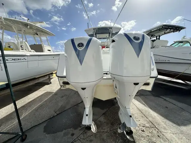 Regulator Boats 32FS