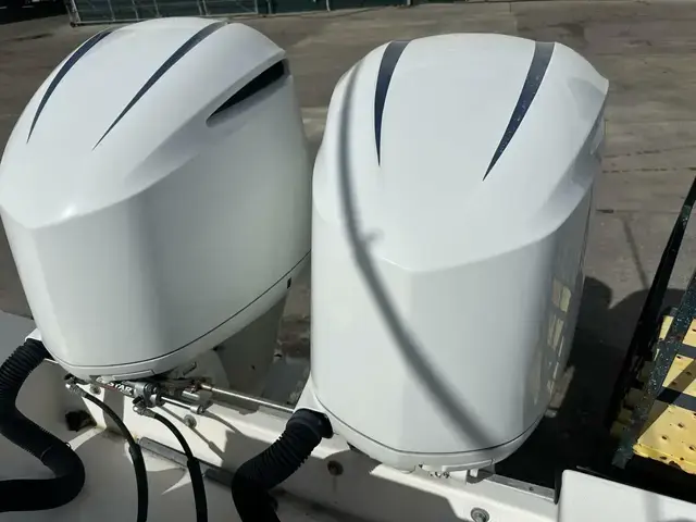 Regulator Boats 32FS