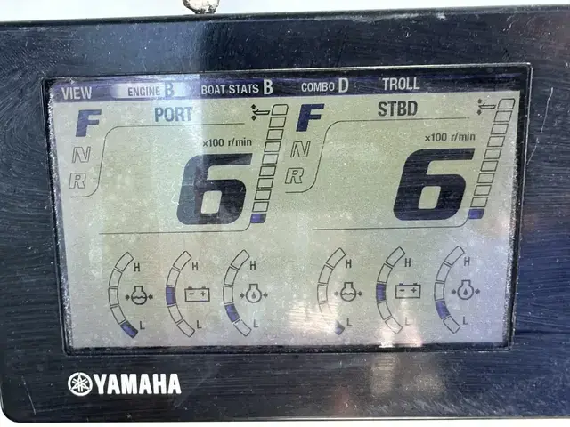 Regulator Boats 32FS