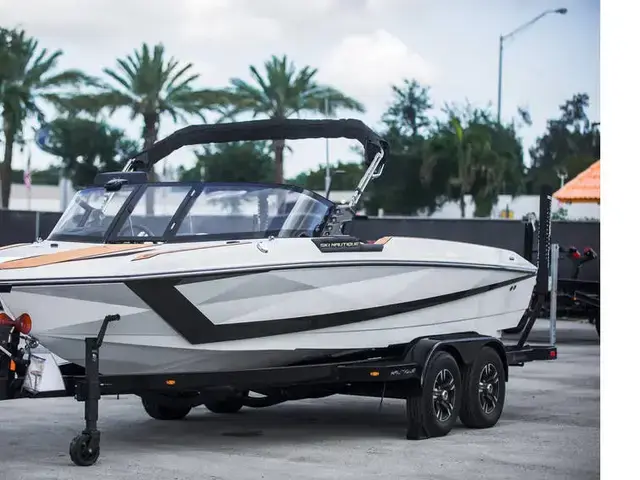 Nautique Boats Ski