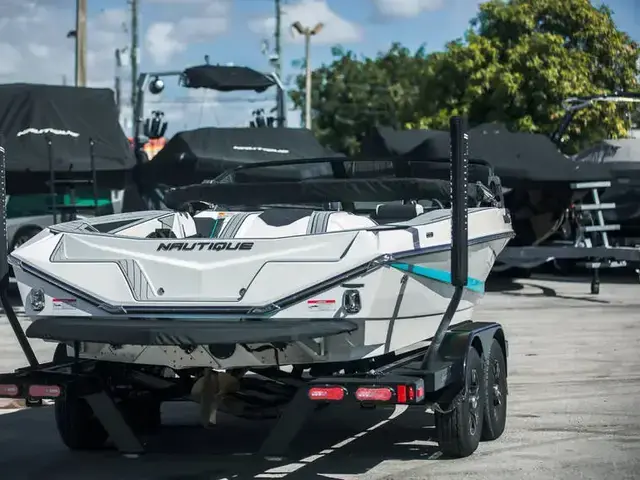 Nautique Boats Ski