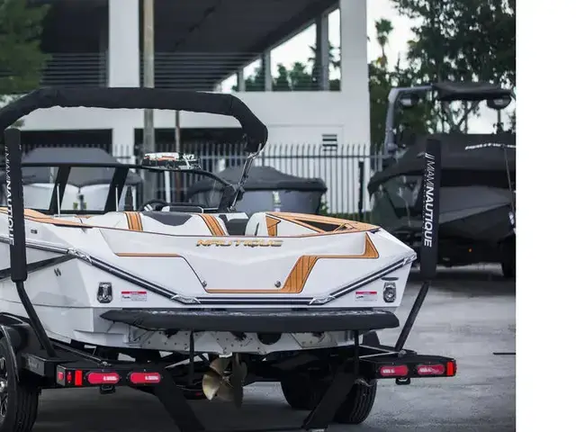 Nautique Boats Ski