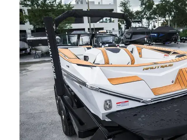 Nautique Boats Ski