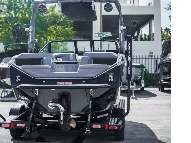 Nautique Boats S23