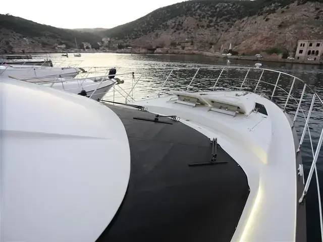 Marquis 630 Sport Yacht