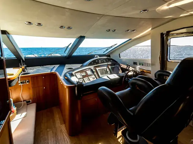 Sunseeker Yacht 90