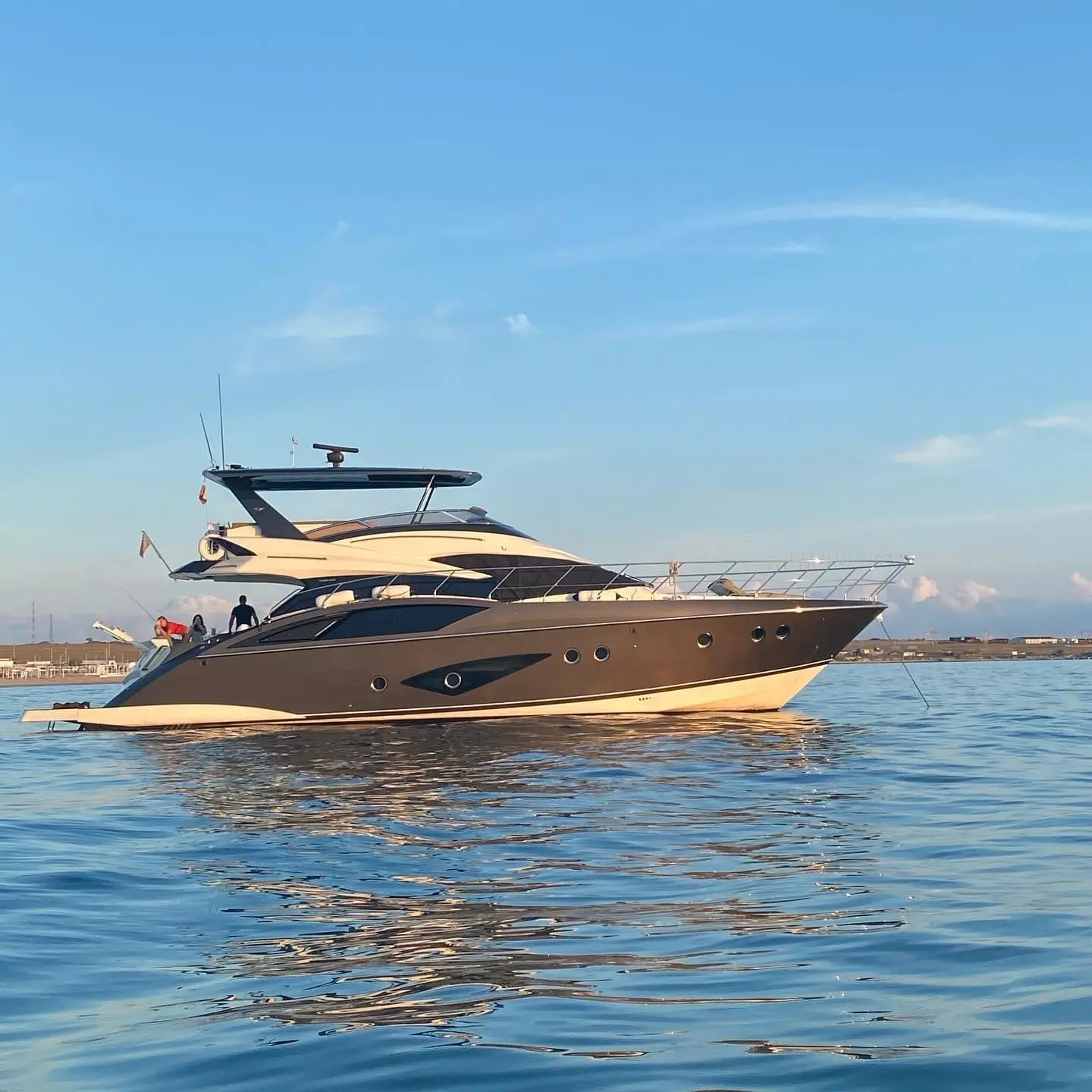 2013 Marquis 630 sport yacht