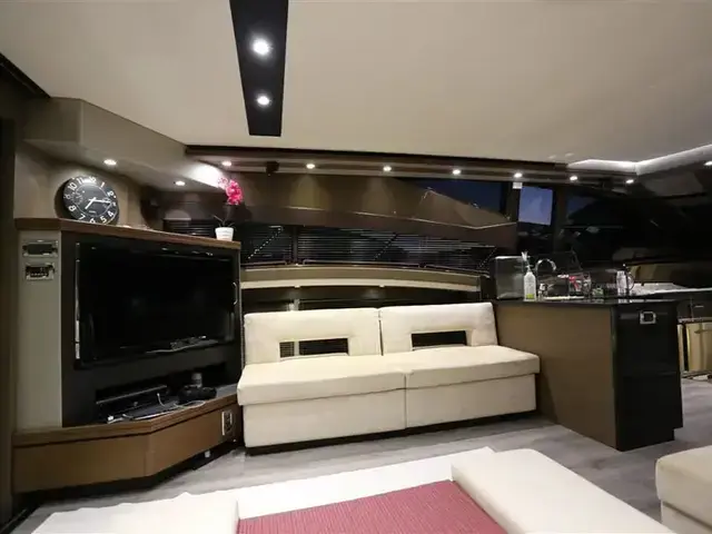 Marquis 630 Sport Yacht