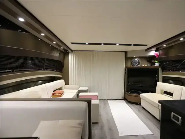 Marquis 630 Sport Yacht